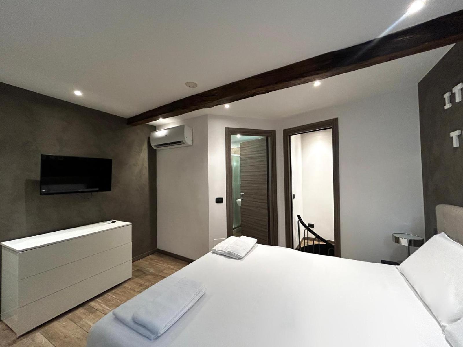 Leonardo Duplex Apartment Milán Exterior foto