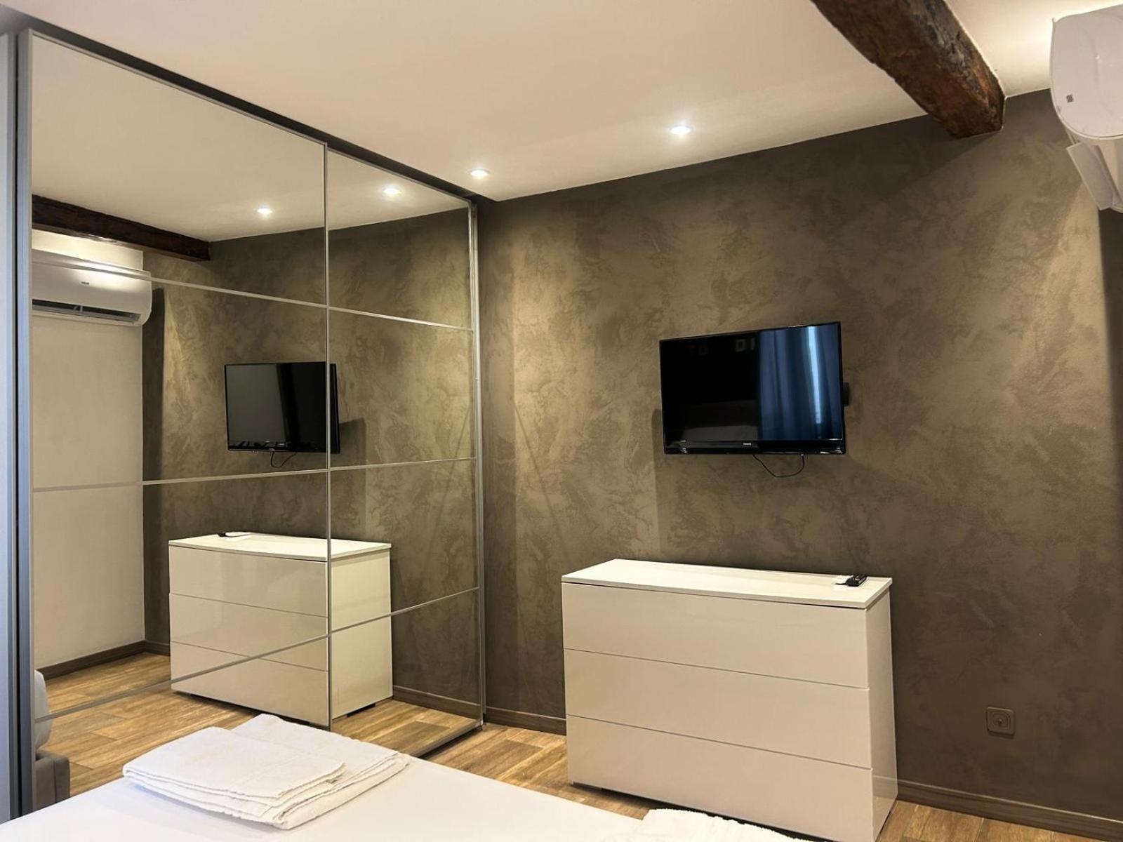 Leonardo Duplex Apartment Milán Exterior foto